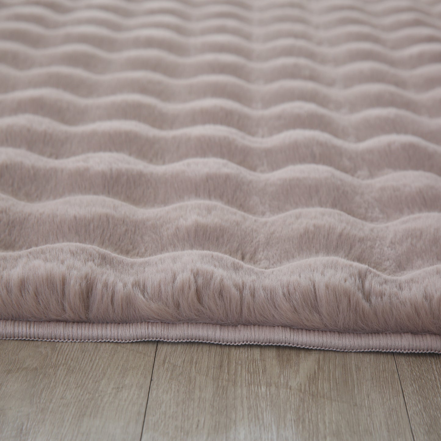 Amber 5110 beige / Plüschteppich kuschelig & weich / Wellenmuster