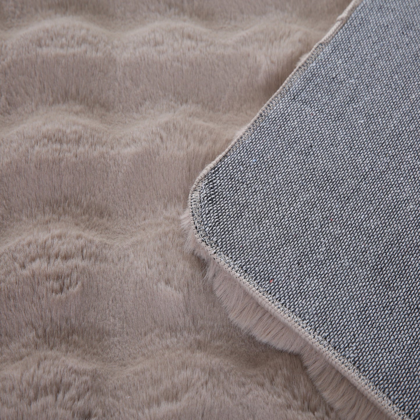 Amber 5110 beige / Plüschteppich kuschelig & weich / Wellenmuster